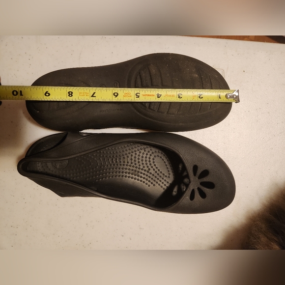 CROCS Flats - Picture 8 of 11